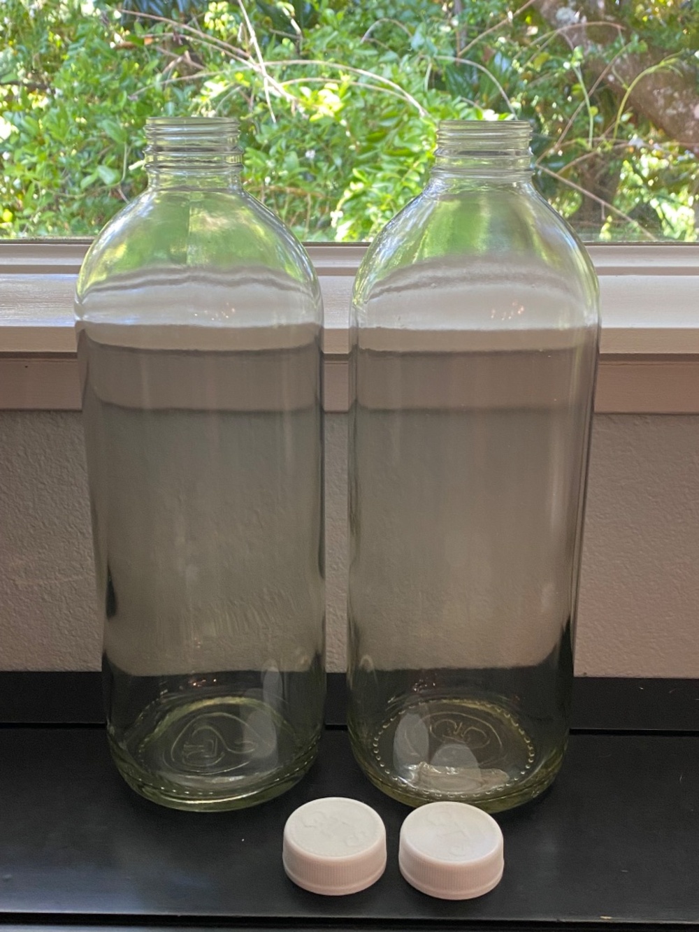 💧Two 48 oz. Large Thick Glass Jugs Screw on Plastic Cap Water Storage Home Brew - Picture 10 of 11